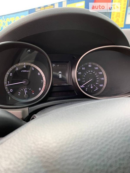 Hyundai Grand Santa Fe 2016  випуску Полтава з двигуном 0 л бензин позашляховик автомат за 19900 долл. 