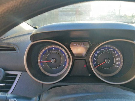 Hyundai Elantra 2012  випуску Черкаси з двигуном 1.6 л бензин седан автомат за 8300 долл. 