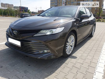 Toyota Camry 2020  випуску Івано-Франківськ з двигуном 2.5 л гібрид седан автомат за 33000 долл. 