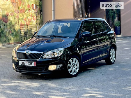 Skoda Fabia 2010  випуску Рівне з двигуном 1.6 л дизель хэтчбек механіка за 4555 долл. 