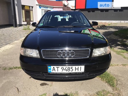 Audi A4 Limousine 1998  випуску Івано-Франківськ з двигуном 1.8 л  універсал автомат за 4500 долл. 