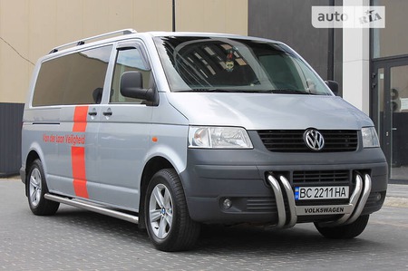 Volkswagen Transporter 2006  випуску Львів з двигуном 1.9 л дизель універсал механіка за 11000 долл. 