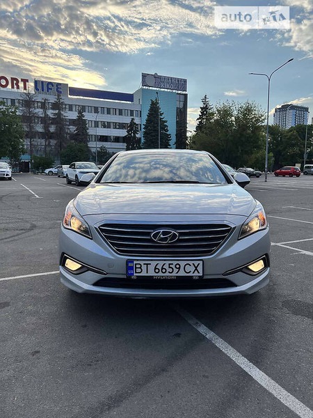 Hyundai Sonata 2015  випуску Одеса з двигуном 2 л газ седан автомат за 10500 долл. 