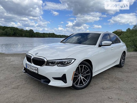 BMW 330 2019  випуску Київ з двигуном 2 л бензин седан автомат за 32500 долл. 