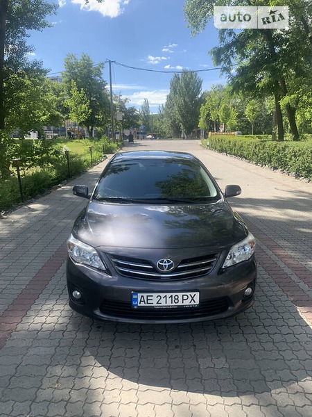 Toyota Corolla 2013  випуску Дніпро з двигуном 1.6 л бензин седан автомат за 10900 долл. 