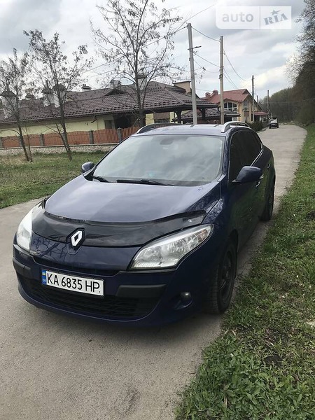 Renault Megane 2010  випуску Тернопіль з двигуном 2 л  універсал автомат за 6500 долл. 