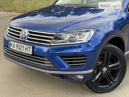 Volkswagen Touareg 2018  випуску Київ з двигуном 3 л дизель позашляховик автомат за 42999 долл. 