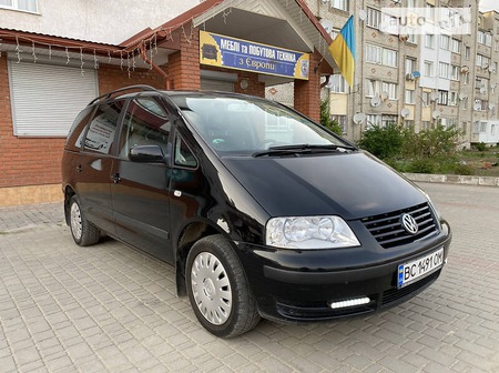 Volkswagen Sharan 2004  випуску Львів з двигуном 1.9 л дизель універсал механіка за 5900 долл. 