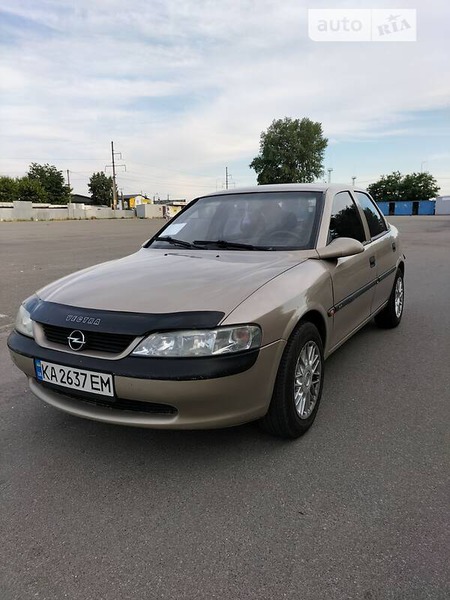 Opel Vectra 1998  випуску Київ з двигуном 1.8 л бензин седан механіка за 2300 долл. 