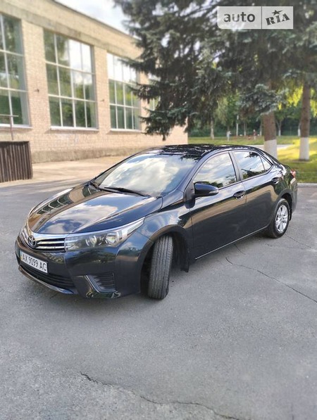 Toyota Corolla 2013  випуску Харків з двигуном 0 л  седан механіка за 8500 долл. 