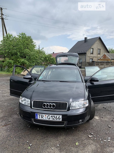 Audi A4 Limousine 2003  випуску Львів з двигуном 2 л бензин універсал механіка за 2800 долл. 