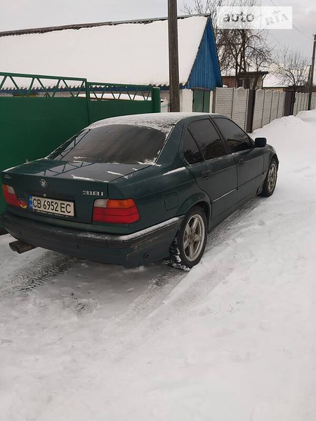 BMW 318 1993  випуску Чернігів з двигуном 1.8 л  седан механіка за 3500 долл. 