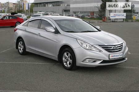 Hyundai Sonata 2015  випуску Київ з двигуном 2 л газ седан автомат за 8100 долл. 