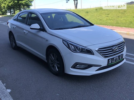 Hyundai Sonata 2016  випуску Київ з двигуном 2 л газ седан автомат за 6555 долл. 