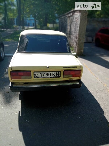 Lada 2105 1984  випуску Київ з двигуном 1.3 л бензин седан механіка за 850 долл. 