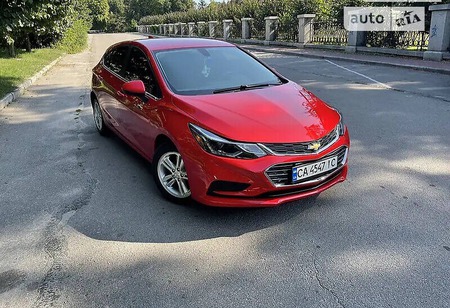 Chevrolet Cruze 2017  випуску Черкаси з двигуном 1.4 л бензин хэтчбек автомат за 10900 долл. 