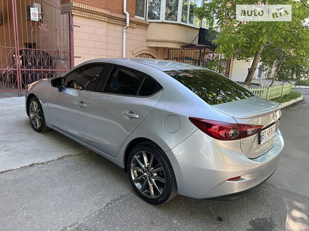 Mazda 3 2018  випуску Херсон з двигуном 2.5 л бензин седан автомат за 12900 долл. 