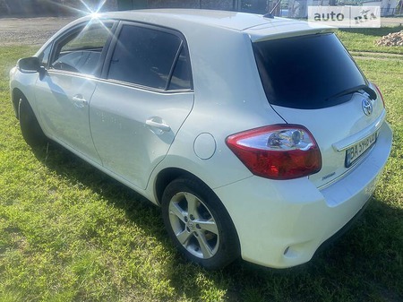 Toyota Auris 2012  випуску Кропивницький з двигуном 0 л бензин хэтчбек автомат за 9500 долл. 