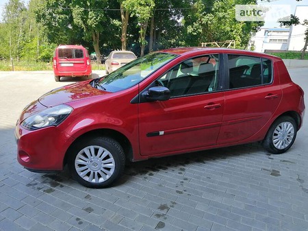 Renault Clio 2010  випуску Тернопіль з двигуном 1.2 л бензин хэтчбек механіка за 3999 долл. 