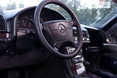 Mercedes-Benz S 420 1992  випуску Харків з двигуном 4.2 л  седан автомат за 7000 долл. 