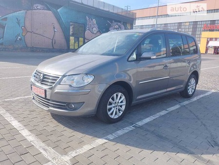 Volkswagen Touran 2008  випуску Луцьк з двигуном 1.4 л бензин мінівен  за 6350 долл. 