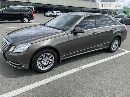 Mercedes-Benz E 300 2011  випуску Київ з двигуном 3 л бензин седан автомат за 18700 долл. 