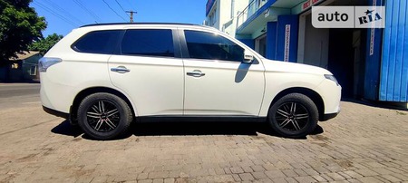 Mitsubishi Outlander 2013  випуску Одеса з двигуном 2.4 л  позашляховик автомат за 15500 долл. 