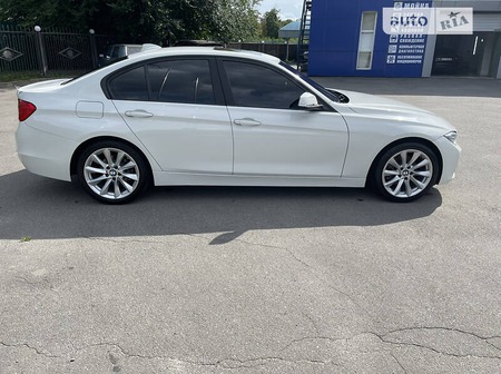 BMW 328 2015  випуску Харків з двигуном 2 л бензин седан автомат за 16999 долл. 