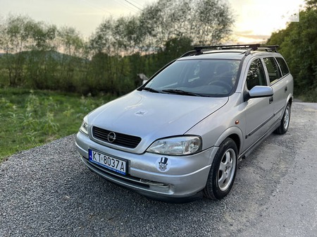 Opel Astra 2001  випуску Ужгород з двигуном 1.6 л  універсал механіка за 1150 долл. 