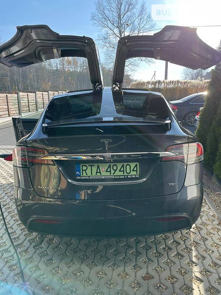 Tesla X 2017  випуску Львів з двигуном 0 л електро позашляховик автомат за 51000 долл. 