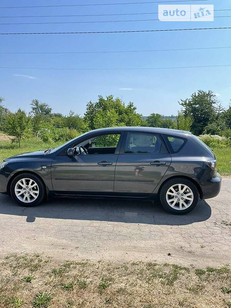 Mazda 3 2006  випуску Кропивницький з двигуном 1.6 л бензин хэтчбек механіка за 5500 долл. 