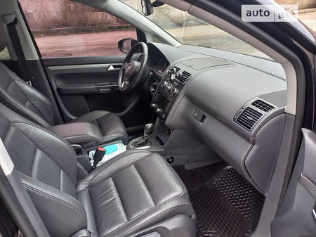 Volkswagen Touran 2013  випуску Запоріжжя з двигуном 0 л  універсал автомат за 9900 долл. 
