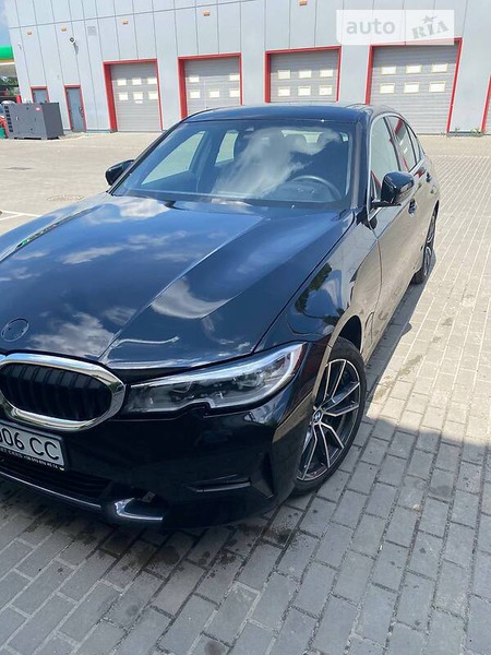 BMW 330 2019  випуску Київ з двигуном 2 л бензин седан автомат за 30000 долл. 