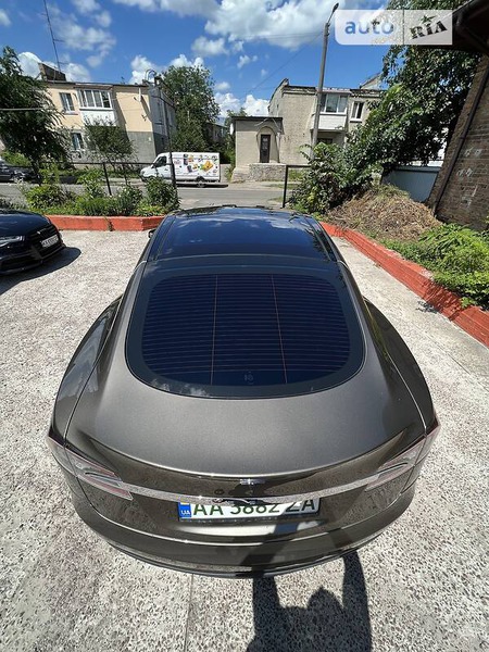 Tesla S 2015  випуску Київ з двигуном 0 л електро седан автомат за 34500 долл. 
