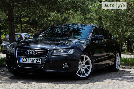 Audi A5 2010  випуску Львів з двигуном 2 л дизель седан механіка за 13300 долл. 