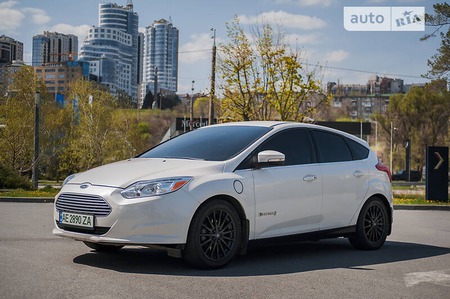 Ford Focus 2013  випуску Дніпро з двигуном 0 л електро хэтчбек автомат за 9700 долл. 