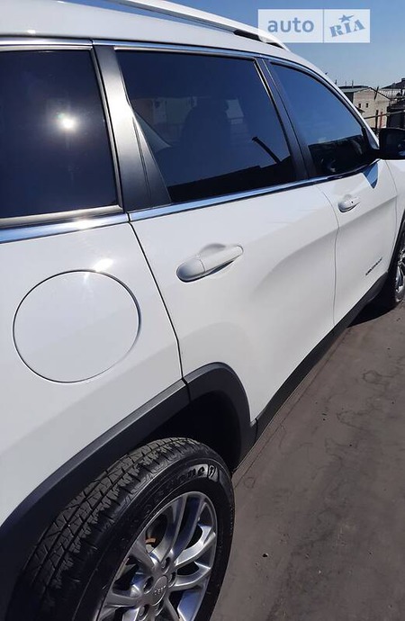 Jeep Cherokee 2019  випуску Дніпро з двигуном 2.4 л бензин позашляховик автомат за 18500 долл. 