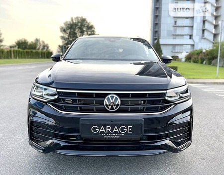 Volkswagen Tiguan 2022  випуску Київ з двигуном 2 л бензин позашляховик автомат за 42800 долл. 