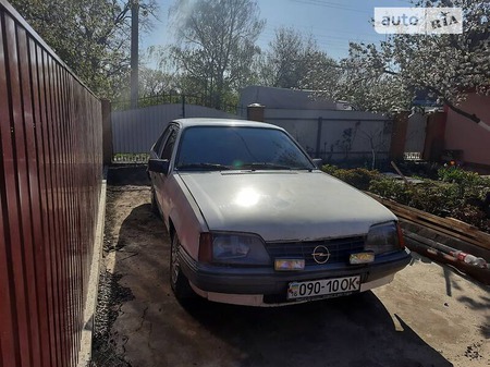 Opel Rekord 1985  випуску Київ з двигуном 1.8 л  седан механіка за 1250 долл. 