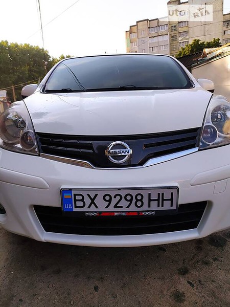 Nissan Note 2011  випуску Хмельницький з двигуном 1.6 л бензин хэтчбек  за 6400 долл. 