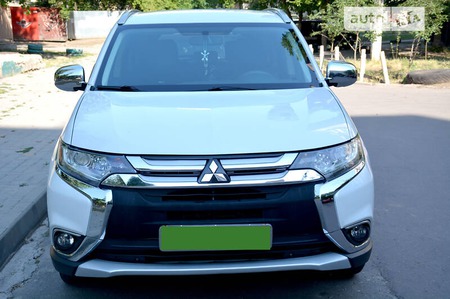 Mitsubishi Outlander 2016  випуску Одеса з двигуном 2.4 л бензин універсал автомат за 15000 долл. 