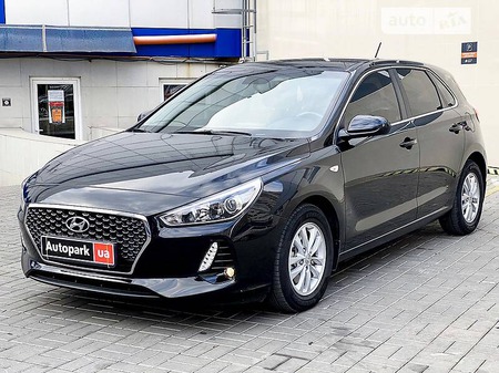 Hyundai i30 2017  випуску Одеса з двигуном 1.4 л бензин хэтчбек автомат за 15990 долл. 
