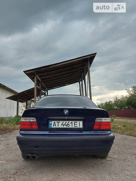 BMW 318 1996  випуску Івано-Франківськ з двигуном 1.8 л бензин седан  за 3200 долл. 