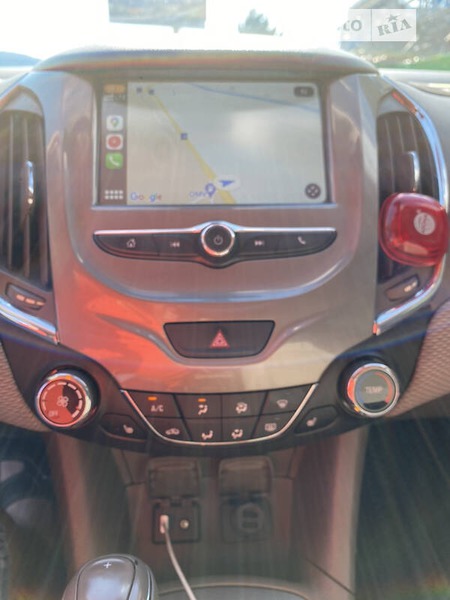 Chevrolet Cruze 2016  випуску Ужгород з двигуном 1.4 л бензин хэтчбек автомат за 12000 долл. 
