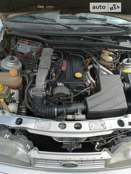 Ford Sierra 1992  випуску Харків з двигуном 2 л  універсал  за 1800 долл. 