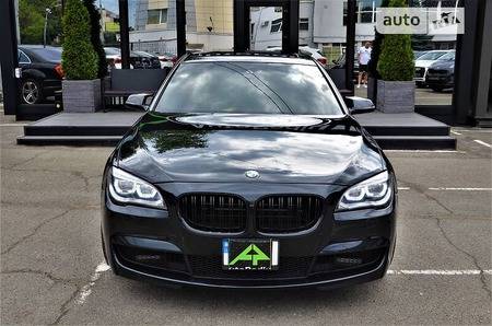 BMW 750 2013  випуску Київ з двигуном 4.4 л бензин позашляховик автомат за 23900 долл. 
