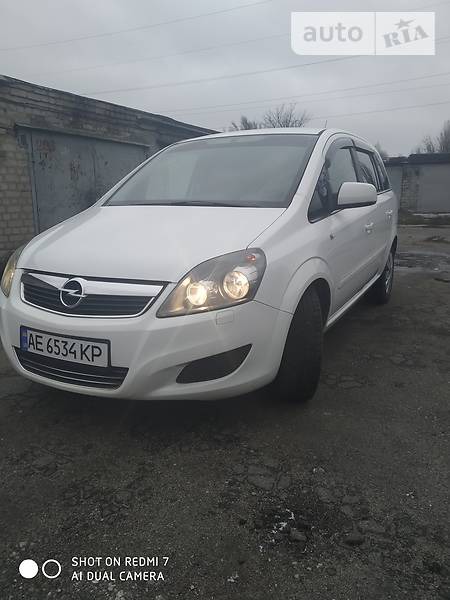 Opel Zafira Tourer 2011  випуску Дніпро з двигуном 1.7 л дизель мінівен механіка за 8100 долл. 