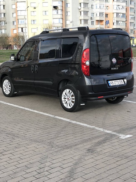 Fiat Doblo 2010  випуску Вінниця з двигуном 2 л дизель мінівен механіка за 8950 долл. 