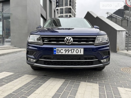 Volkswagen Tiguan 2021  випуску Львів з двигуном 2 л бензин позашляховик автомат за 25999 долл. 