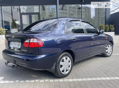 Daewoo Lanos 2004  випуску Київ з двигуном 1.6 л бензин седан механіка за 5350 долл. 